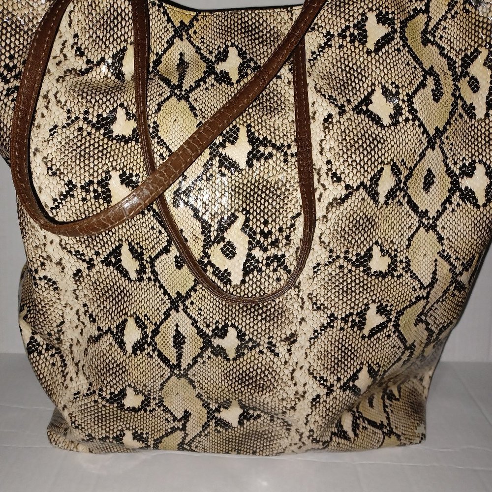 DSW SNAKE PRINT SHOULDER TOTE BAG
